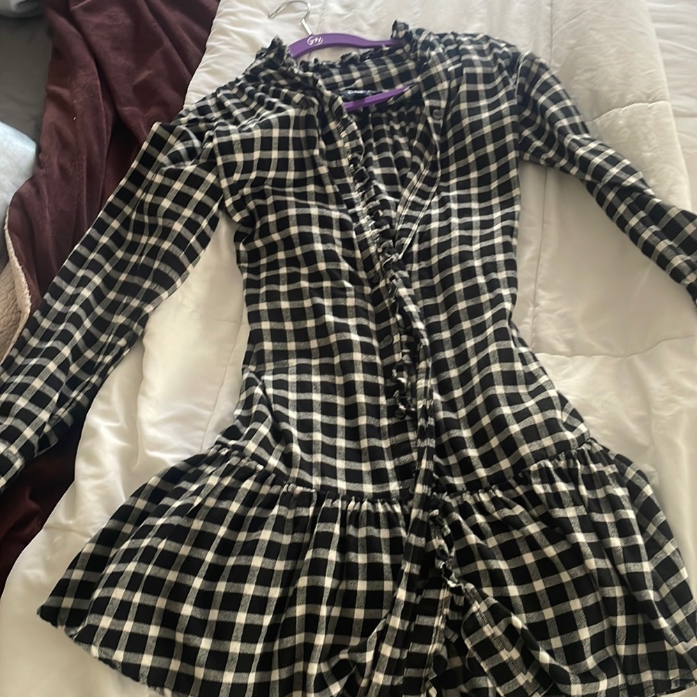Cute dress with feminine touches